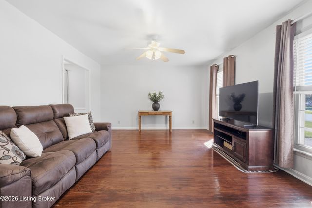 4101 Landside Dr, Louisville, KY 40220