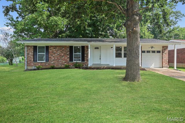 3855 Belcroft Drive, Florissant, MO 63034