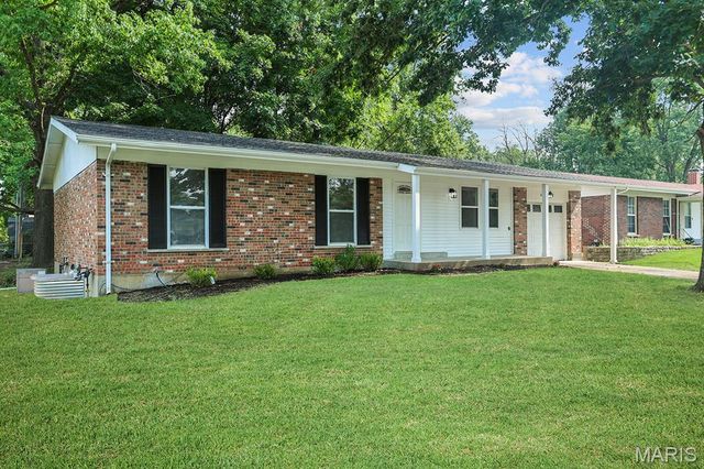 3855 Belcroft Drive, Florissant, MO 63034