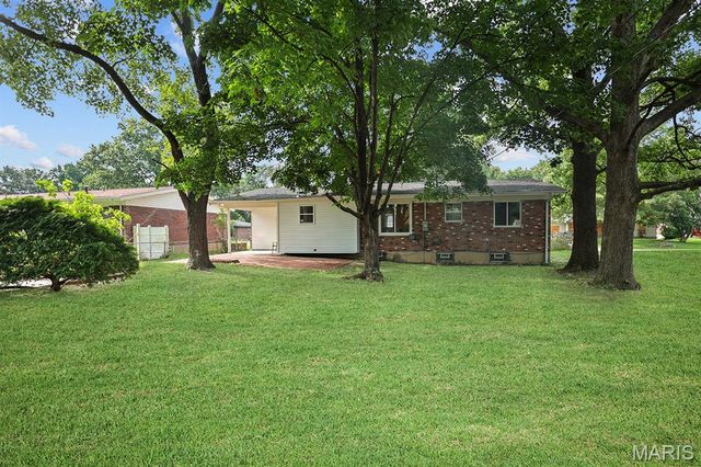 3855 Belcroft Drive, Florissant, MO 63034