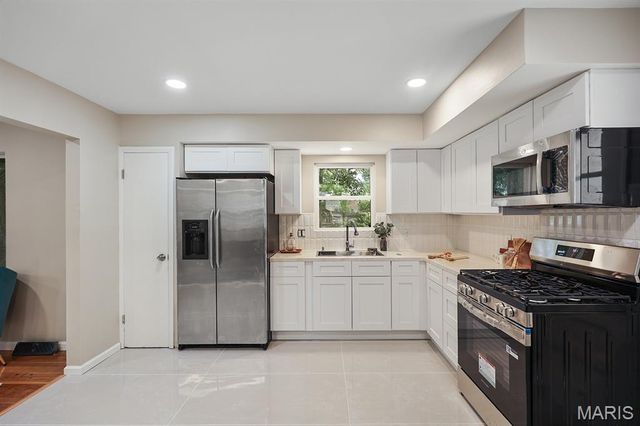 3855 Belcroft Drive, Florissant, MO 63034