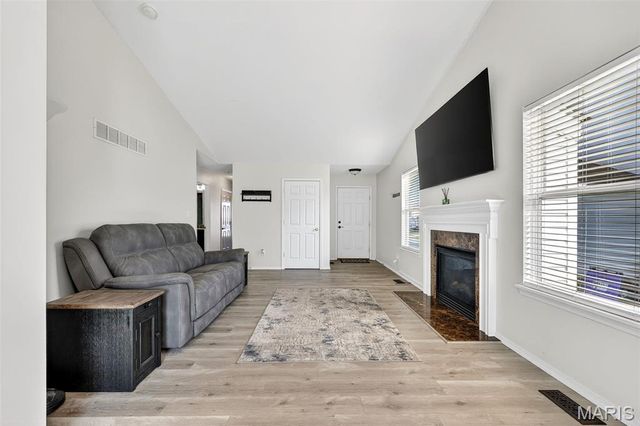 164 Bayhill Village Drive, O'fallon, MO 63368