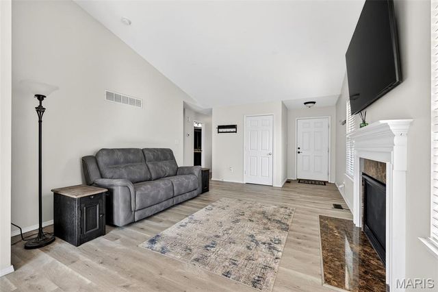 164 Bayhill Village Drive, O'fallon, MO 63368