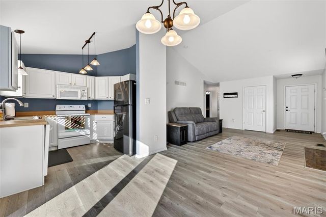 164 Bayhill Village Drive, O'fallon, MO 63368