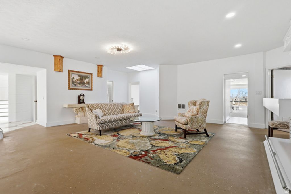 Image 18 of property listing at 2790 E LANCASTER DR, Salt Lake City, UT 84108