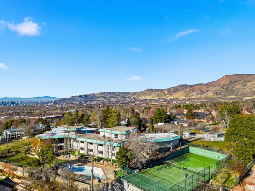 Image 3 of property listing at 2790 E LANCASTER DR, Salt Lake City, UT 84108