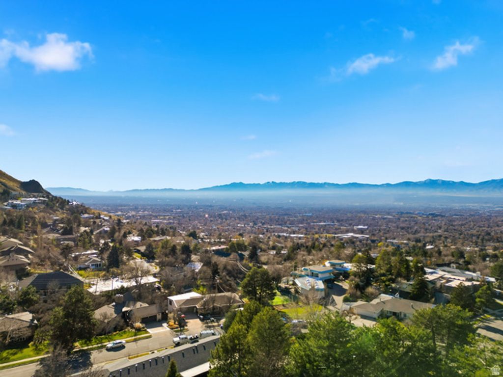 Image 4 of property listing at 2790 E LANCASTER DR, Salt Lake City, UT 84108