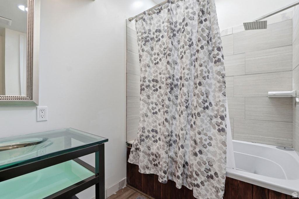 Image 32 of property listing at 2790 E LANCASTER DR, Salt Lake City, UT 84108