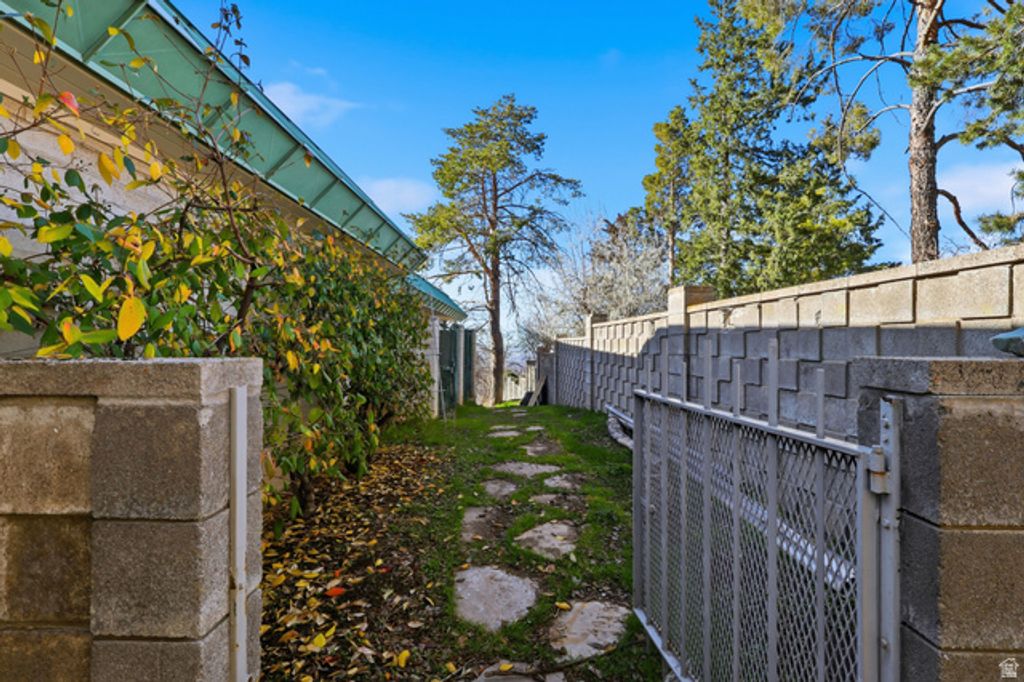 Image 45 of property listing at 2790 E LANCASTER DR, Salt Lake City, UT 84108