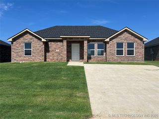 1024 Jasmine Lane, Madill, OK 73446