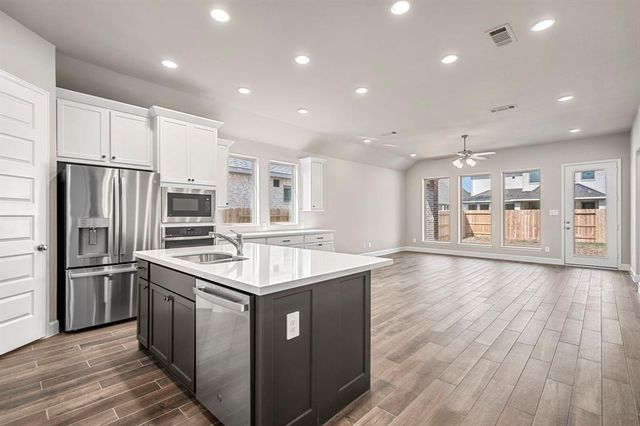 428 Texoma Plains Drive, Conroe, TX 77384