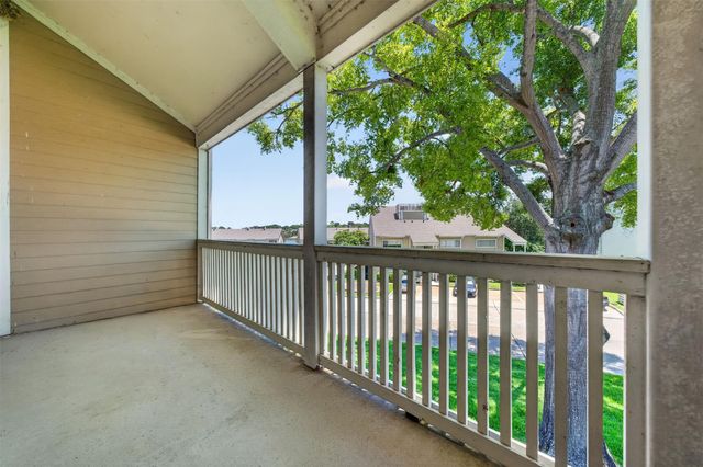 132 April Point Drive S, Conroe, TX 77356