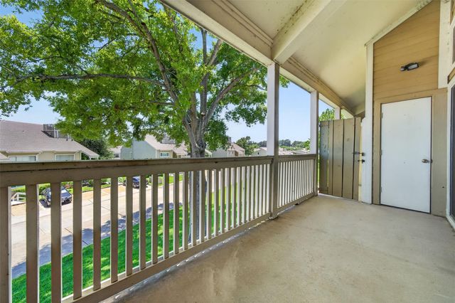 132 April Point Drive S, Conroe, TX 77356