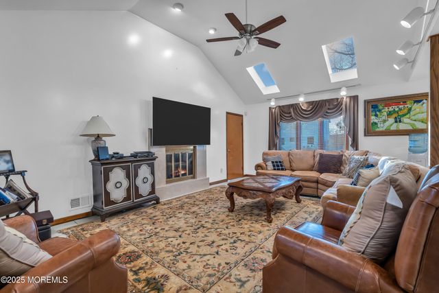 8 Ross Court, Oakhurst, NJ 07755