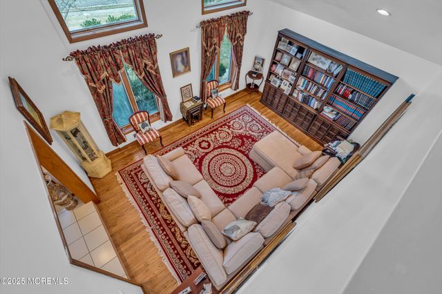 8 Ross Court, Oakhurst, NJ 07755