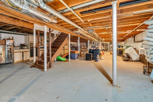 8 Ross Court, Oakhurst, NJ 07755