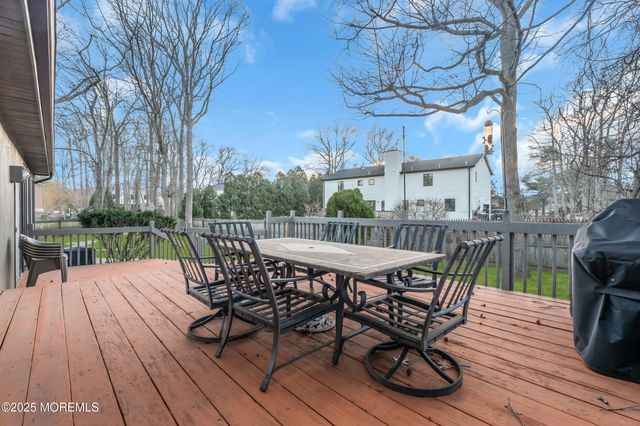 8 Ross Court, Oakhurst, NJ 07755