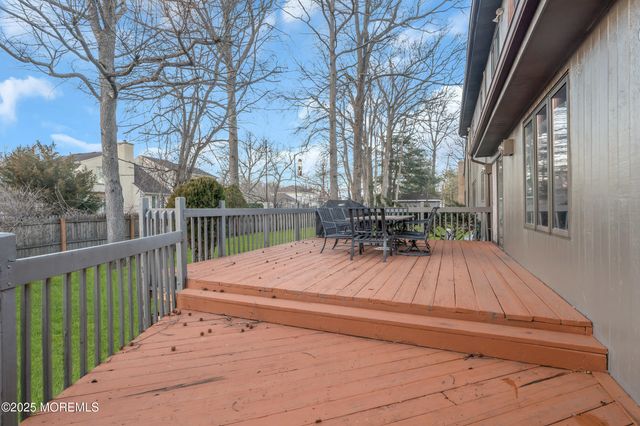 8 Ross Court, Oakhurst, NJ 07755