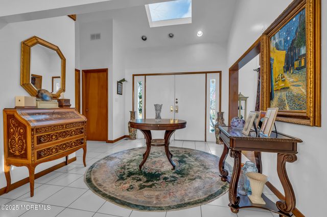 8 Ross Court, Oakhurst, NJ 07755