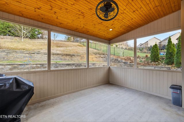 1230 Peake Lane, Knoxville, TN 37922