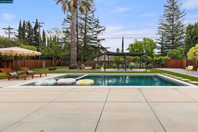 3772 Gainsborough Dr, Concord, CA 94518