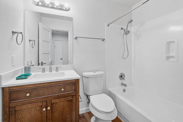 114 Loryn DR, Hutto, TX 78634