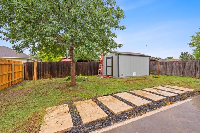 114 Loryn DR, Hutto, TX 78634