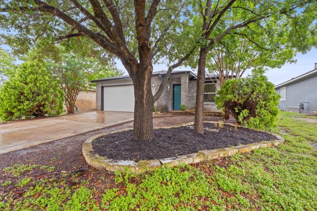 114 Loryn DR, Hutto, TX 78634