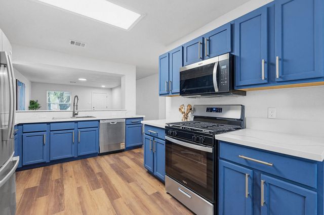 114 Loryn DR, Hutto, TX 78634