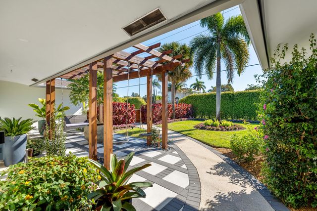 3605 S Lake Drive, Boynton Beach, FL 33435