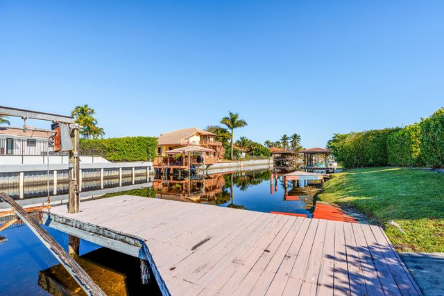 3605 S Lake Drive, Boynton Beach, FL 33435