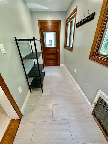 16 Colonial Ave 1, Newton, MA 02460