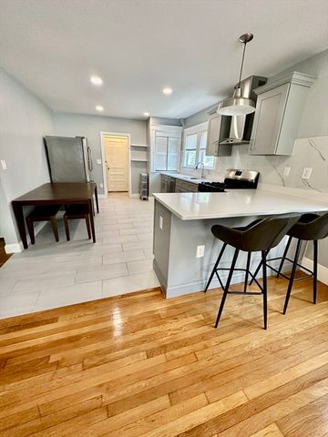 16 Colonial Ave 1, Newton, MA 02460