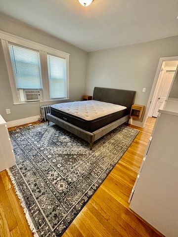 16 Colonial Ave 1, Newton, MA 02460