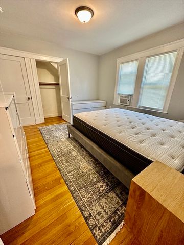 16 Colonial Ave 1, Newton, MA 02460