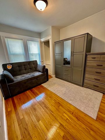 16 Colonial Ave 1, Newton, MA 02460