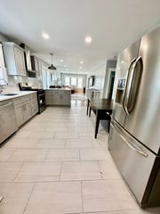 16 Colonial Ave 1, Newton, MA 02460