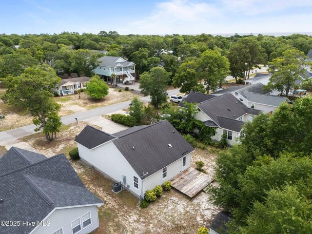 123 NE 6th Street, Oak Island, NC 28465