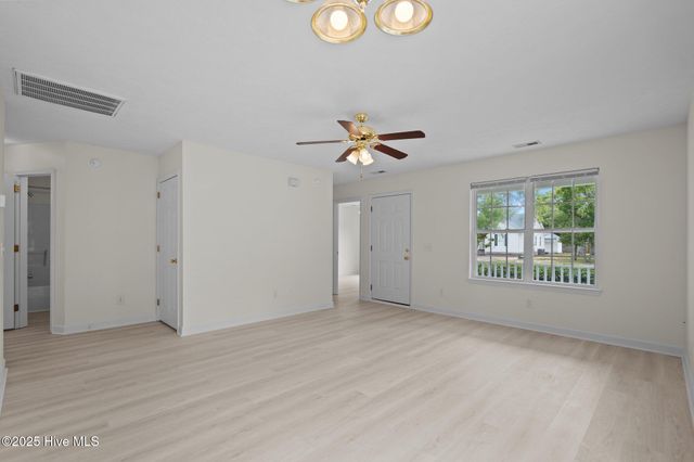 123 NE 6th Street, Oak Island, NC 28465