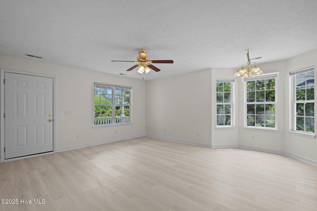 123 NE 6th Street, Oak Island, NC 28465