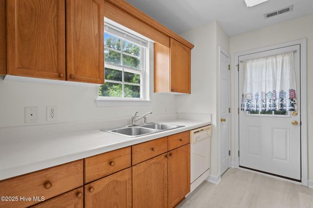 123 NE 6th Street, Oak Island, NC 28465