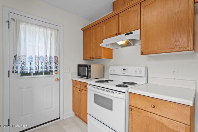 123 NE 6th Street, Oak Island, NC 28465
