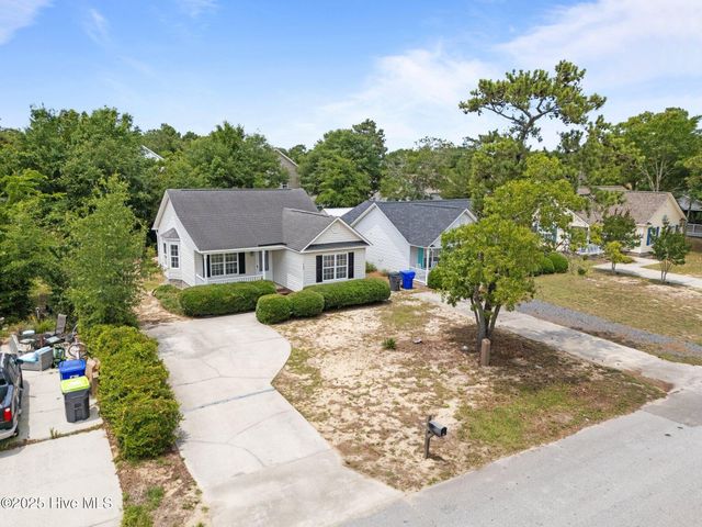123 NE 6th Street, Oak Island, NC 28465