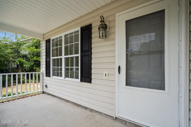 123 NE 6th Street, Oak Island, NC 28465