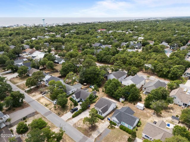 123 NE 6th Street, Oak Island, NC 28465