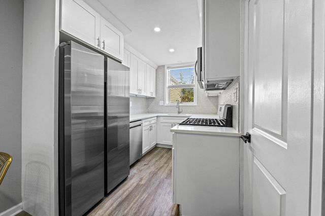 4 PARKSIDE LANE, Bayonne, NJ 07002