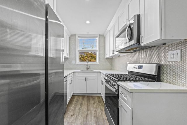 4 PARKSIDE LANE, Bayonne, NJ 07002