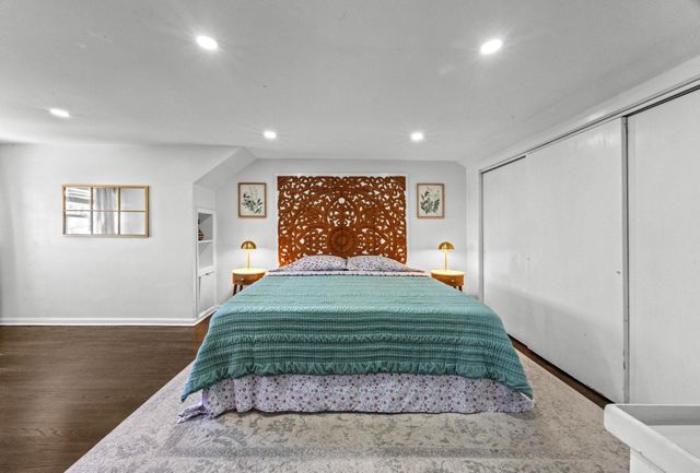 4 PARKSIDE LANE, Bayonne, NJ 07002