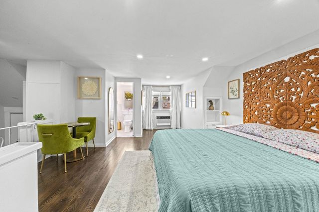 4 PARKSIDE LANE, Bayonne, NJ 07002