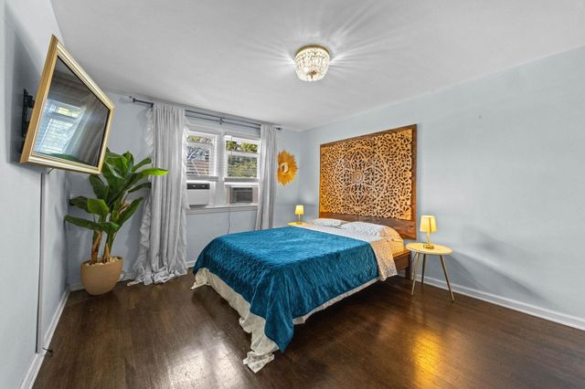 4 PARKSIDE LANE, Bayonne, NJ 07002